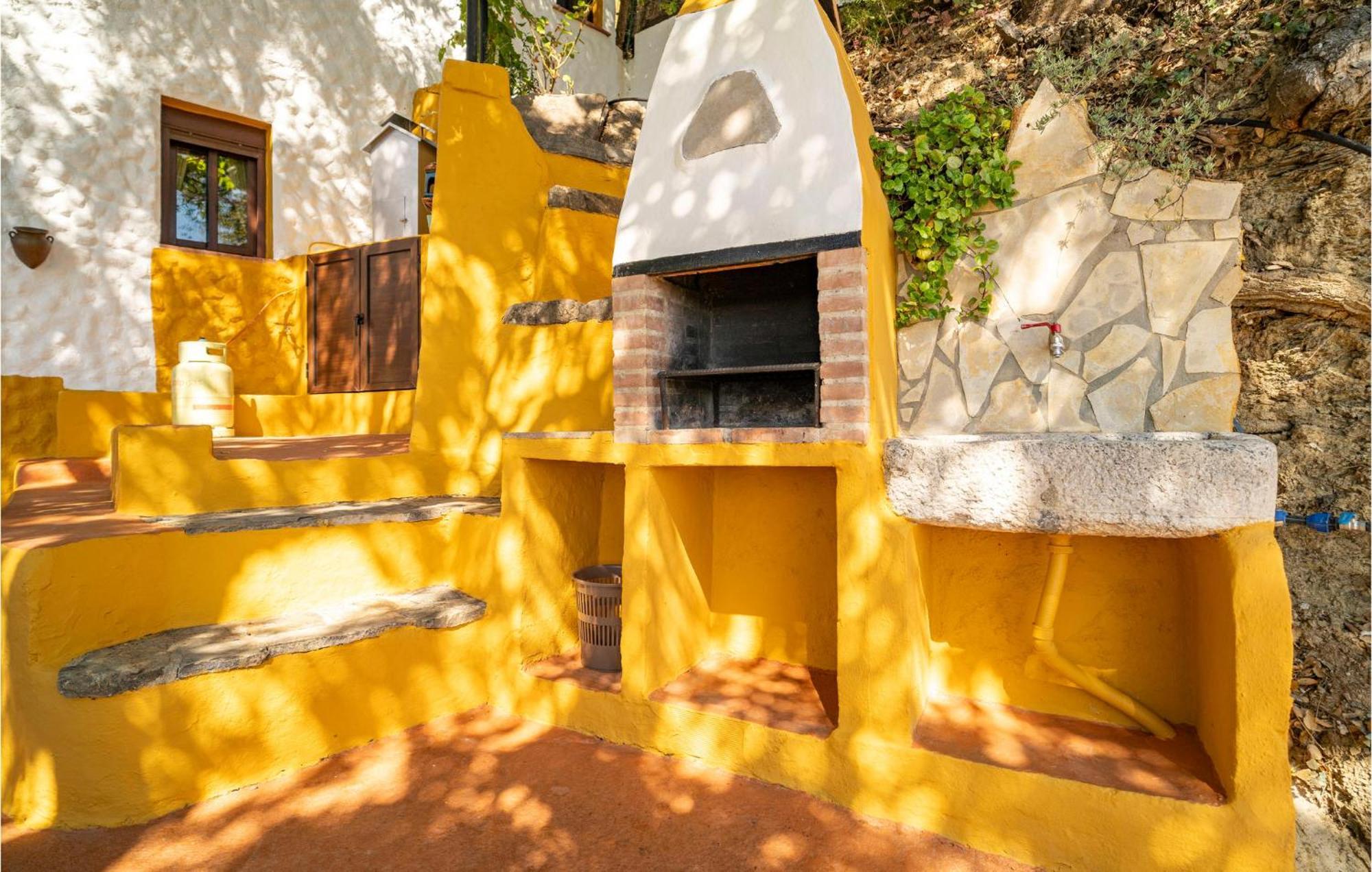 Amazing Cottage In Algatocin With Kitchen Extérieur photo